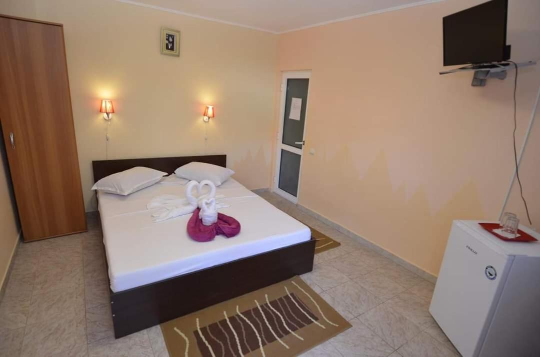 Hotel Vila Robert Schitu Esterno foto